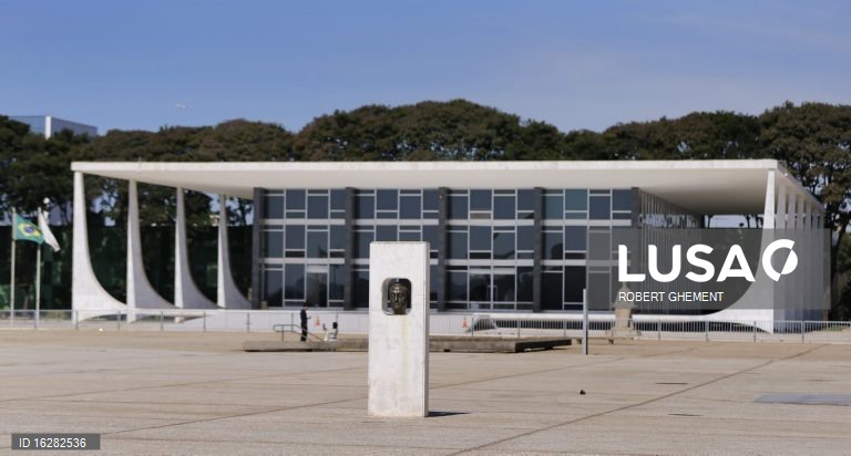 Supremo brasileiro retoma julgamento sobre responsabilização das redes sociais
