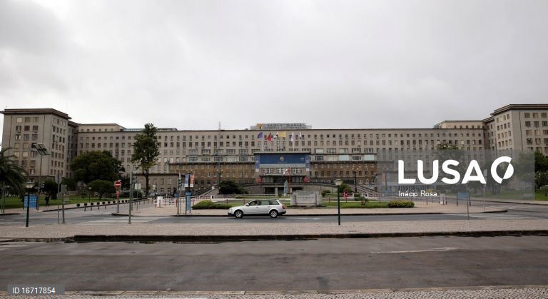 Demitiu-se diretor da Dermatologia do Hospital Santa Maria
