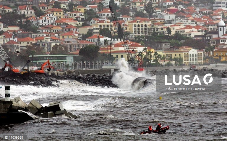 Capitania do Funchal prolonga avisos de agitação marítima e vento fortes