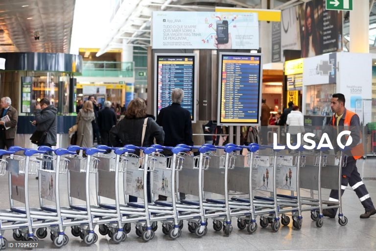 Trabalhadores da SPdH/Menzies em greve a 31 de dezembro e 01 de janeiro