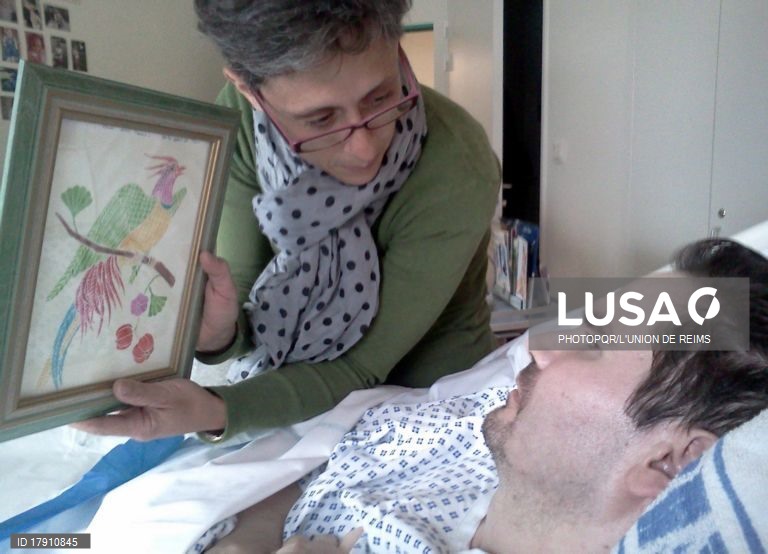 Hospital começa hoje a desligar máquinas que mantêm vivo tetraplégico francês