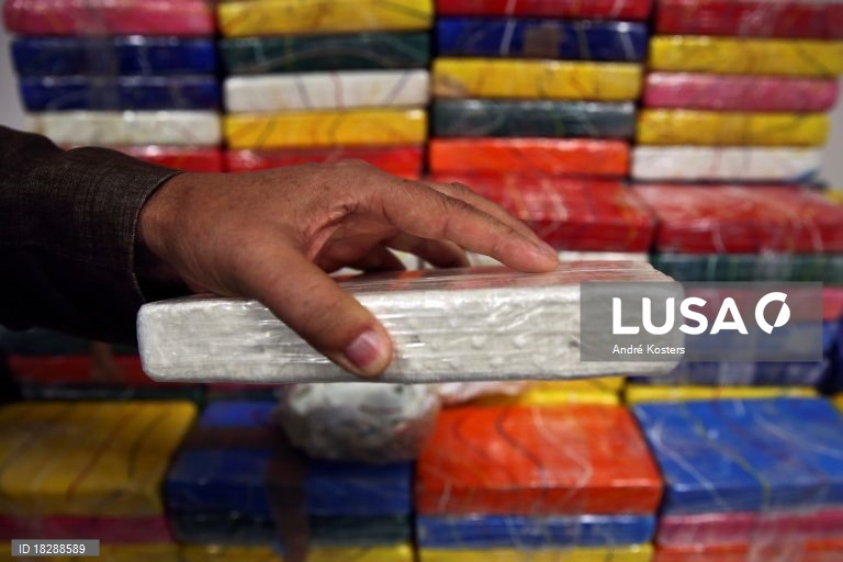 Autoridades intercetam veleiro com 1,6 toneladas de cocaína ao largo dos Açores