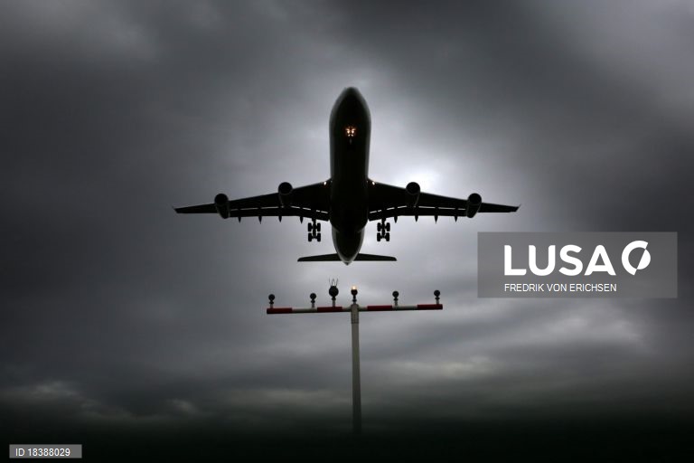 Covid-19: Restrições nos voos de fora da UE prolongadas até final do ano