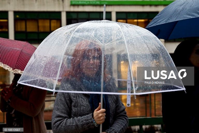 IPMA prevê chuva em Portugal continental no fim de semana devido a frente fria