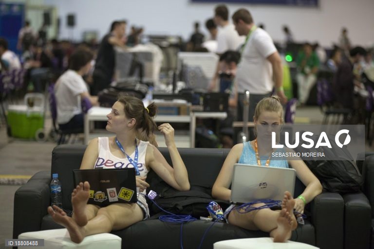 Human Rights Watch elogia Brasil por limitar utilização das redes sociais por menores