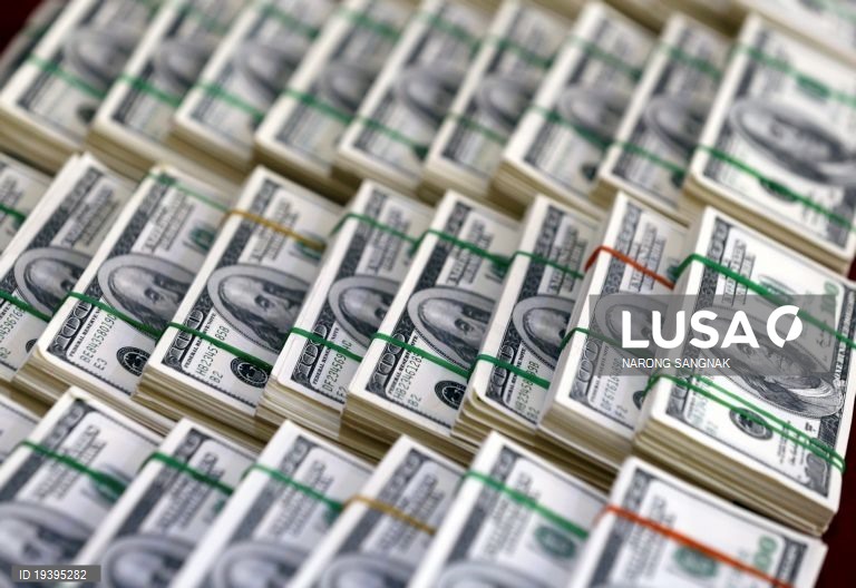 EUA reduzem de 32% para 15% tarifas sobre produtos angolanos