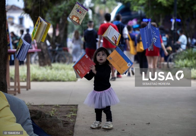 Jovens portugueses leem cada vez menos e hábitos das famílias influenciam