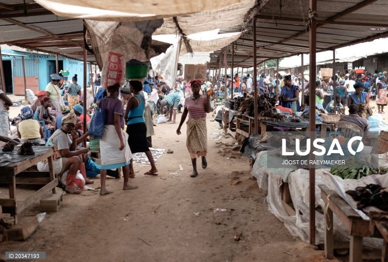Angola: Women spend twice as much time as men on unpaid domestic work - INE