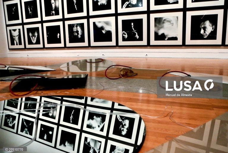 Retrospetiva da obra de Jorge Molder exposta no Centro das Artes José de Guimarães