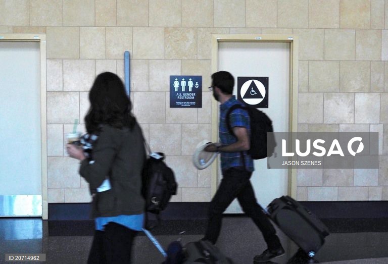Tribunal de Hong Kong anula proibição de casas de banho para pessoas transgénero