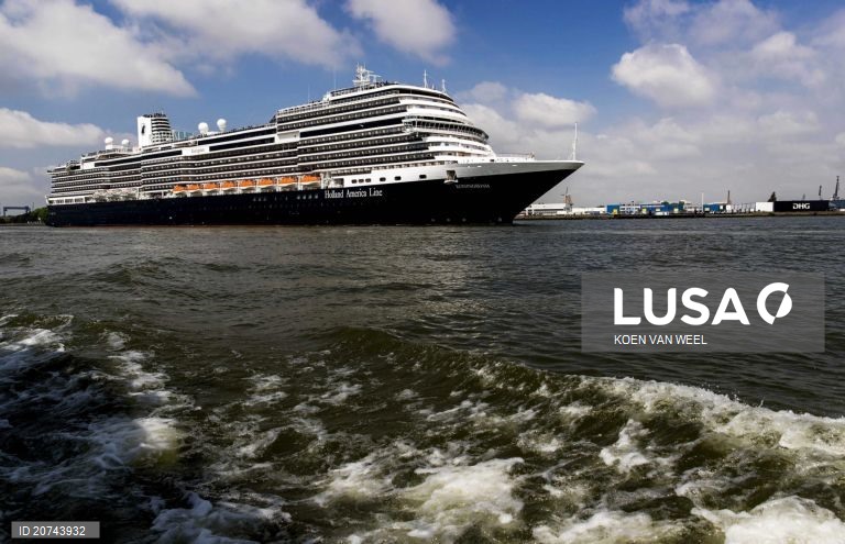 Covid-19: Diplomacia tenta desembarcar portugueses há 75 dias num navio - Governo