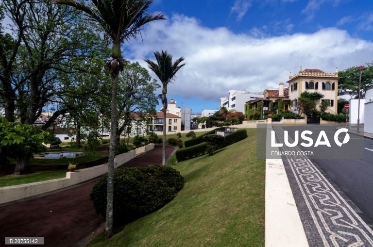 Compra de casas por estrangeiros cai para mínimos desde 2021