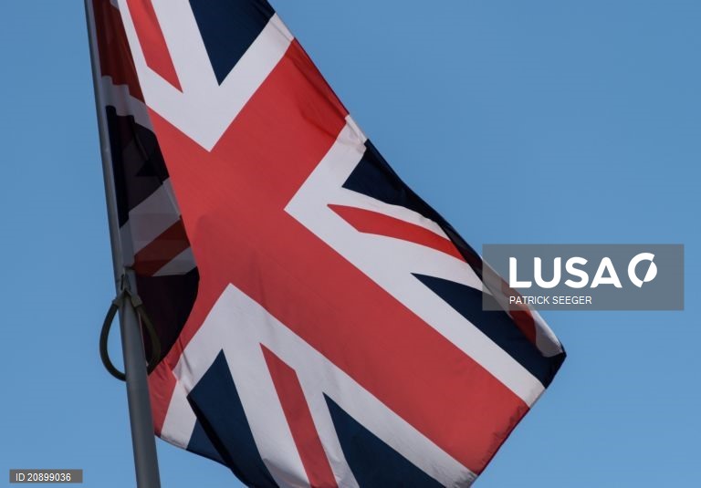 Procuradoria britânica poupa polícias a julgamento por morte de português em Manchester