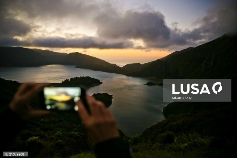 Lagoa do Fogo visitada nos Açores por 23 mil pessoas em regime ‘shuttle’