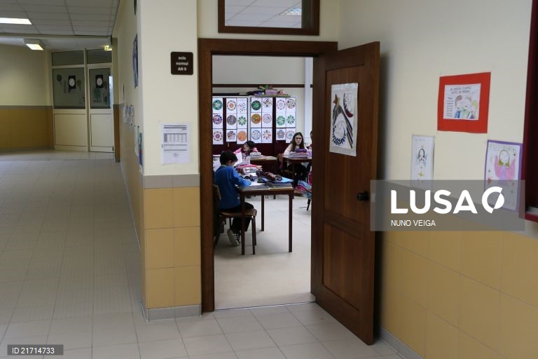 Falhas na plataforma digital dificultaram prova final de Matemática do 9.º ano
