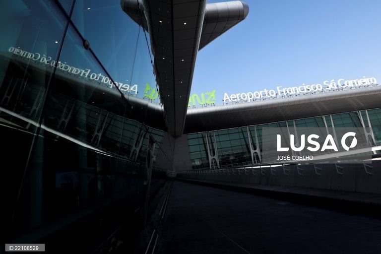 Nevoeiro e sistema inoperacional voltam a cancelar voos no Aeroporto do Porto