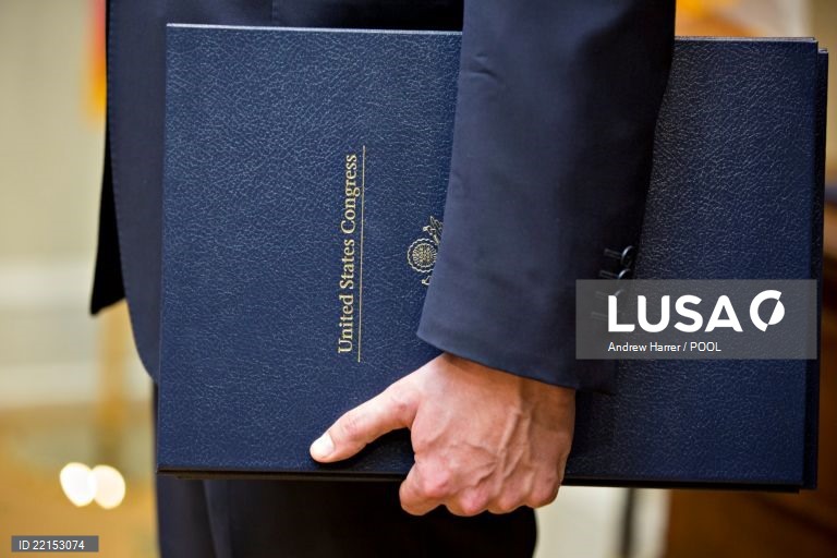 Senado dos EUA chumba propostas republicana e democrata para evitar paralisação