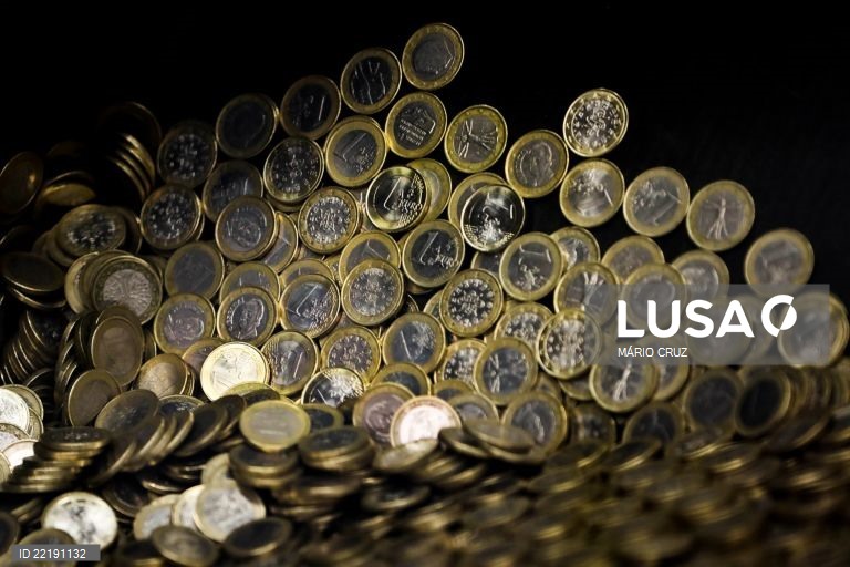 Remessas dos emigrantes caem 1,7% em novembro para 288,2 milhões de euros - Banco de Portugal