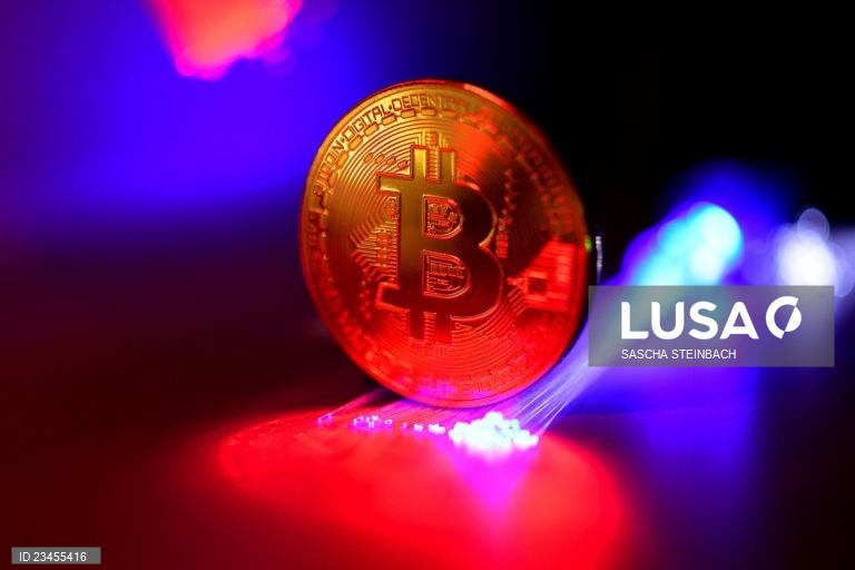 Bitcoin ultrapassa os 71.000 dólares pela 1.ª vez desde junho