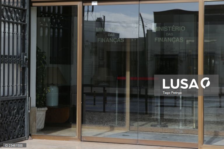 Governo disponível para rever ajudas de custo e estatuto do pessoal dirigente