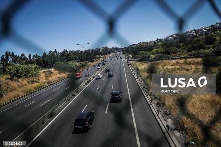 Colisão no IC19 provoca um ferido grave e obriga ao corte do trânsito no sentido Lisboa-Sintra