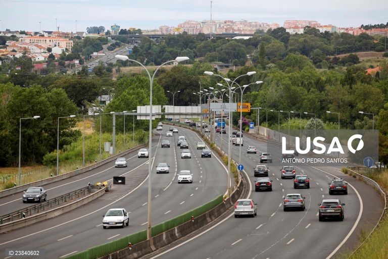 Novo calendário de entrega do IUC em 2027 e 2028 aprovado em votação final
