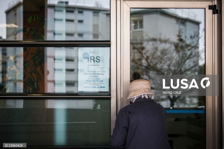Descida do IRS em 2025 aprovada em votação final global