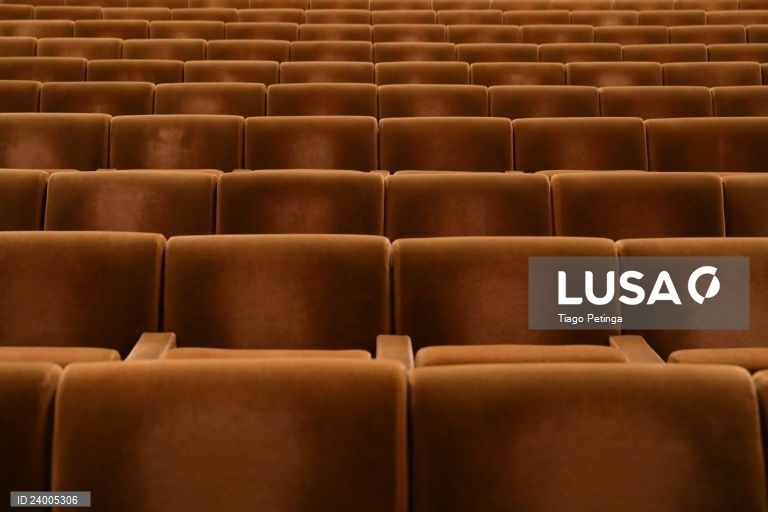 Estreias, entradas gratuitas, evocações de Abril e protesto no Dia Mundial do Teatro