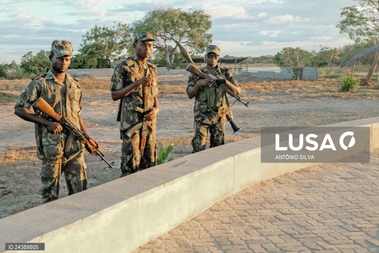 Um polícia e seis guerrilheiros tradicionais mortos em confronto em Moçambique