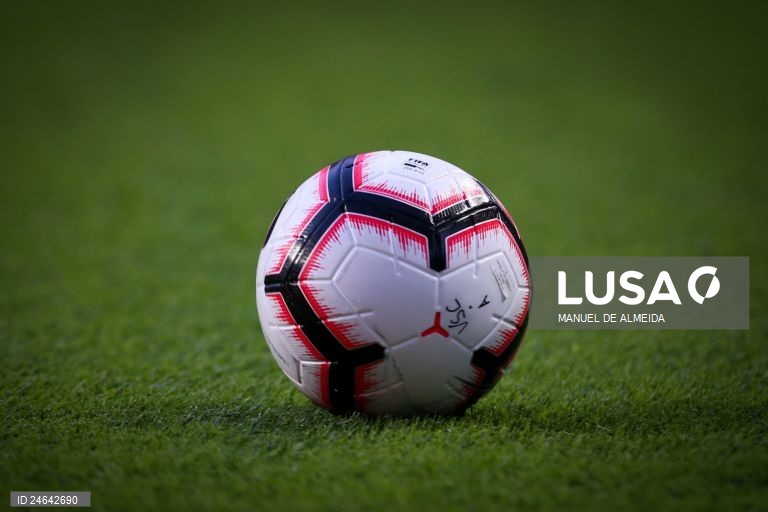 Portugal empata sem golos com Espanha e falha Europeu sub-19 feminino de futebol