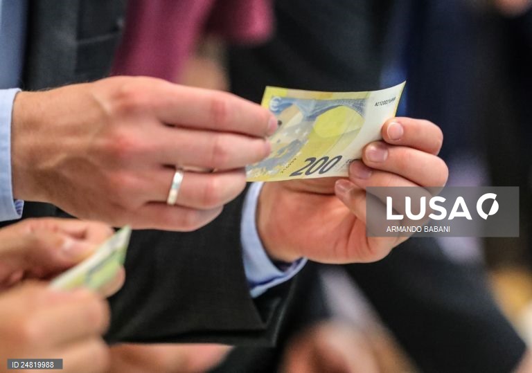 AR aprova resolução para aumento progressivo dos rendimentos e rejeita subidas do salário mínimo