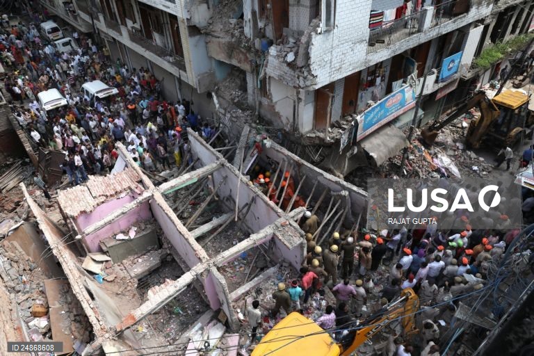 At least five killed in a building Collapse in New Delhi