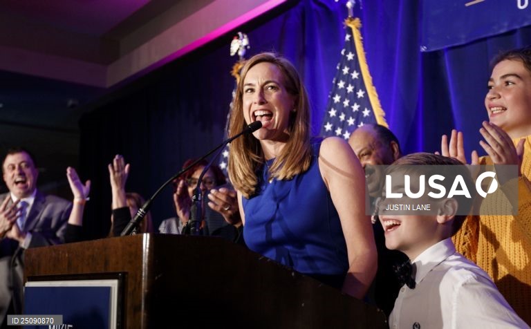 Democratas vencem várias disputas eleitorais nos Estados Unidos