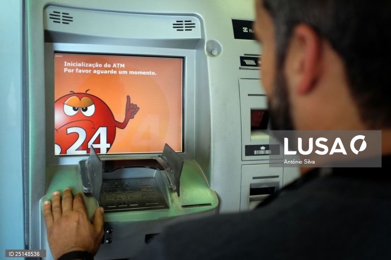 Número de caixas ATM em Moçambique continua a recuar e já caiu 12% desde 2020