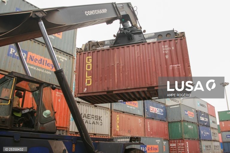 Défice comercial moçambicano volta a agravar-se até final de setembro