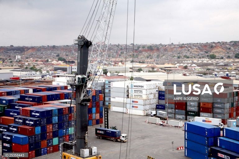 Angola: Authorities foil illegal export of 3,000 t of quartz from Luanda port