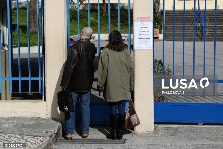 Greve na função pública com adesão a rondar os 80% - Fesinap
