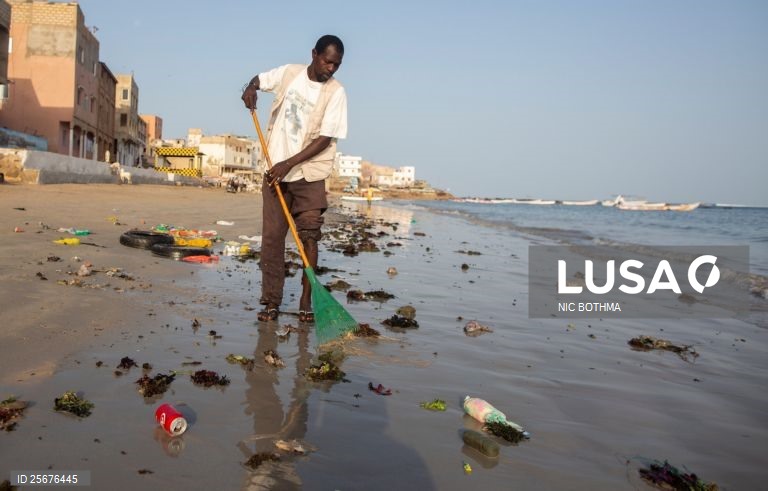 Guiné-Bissau deita anualmente 409 toneladas de lixo plástico no mar