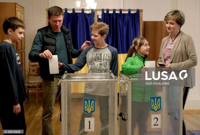 Ukrainian citizens in Kyrgyzstan vote in Ukraine presidential election