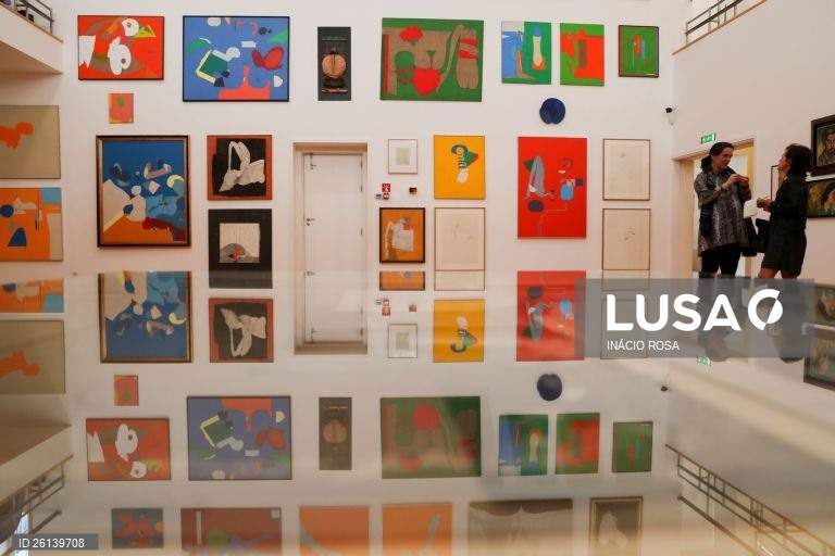 Exposição no Atelier-Museu Júlio Pomar revisita sete décadas da obra do artista