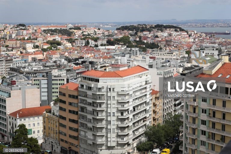 Direita quer agravar penas para ocupação ilegal de casas, esquerda alerta para perceções