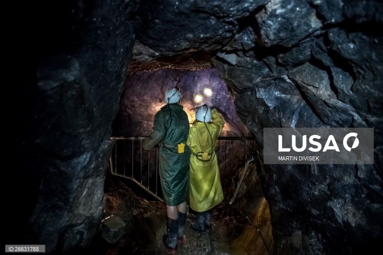 Prata ultrapassa 64 dólares por onça e fixa novo máximo histórico