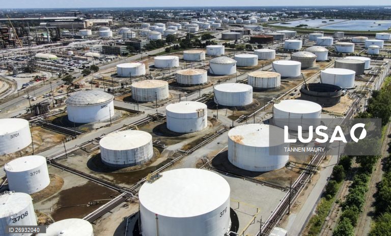Consumo mundial de petróleo deve cair “ligeiramente” em 2030, pela 1.ª vez desde 2020