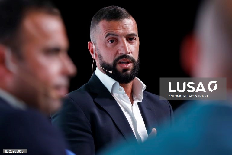Simão Sabrosa é o novo diretor técnico do futebol profissional do Benfica