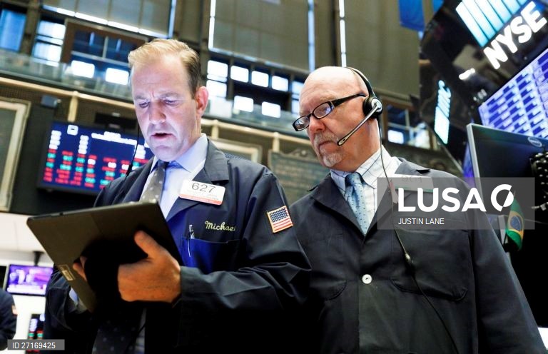 Wall Street fecha em baixa com investidores na expetativa da negociação EUA-China