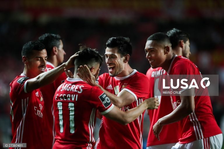 Benfica vence Rio Ave e aumenta provisoriamente a vantagem na I Liga