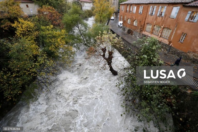 Inundações em França causam dois feridos e dois desaparecidos