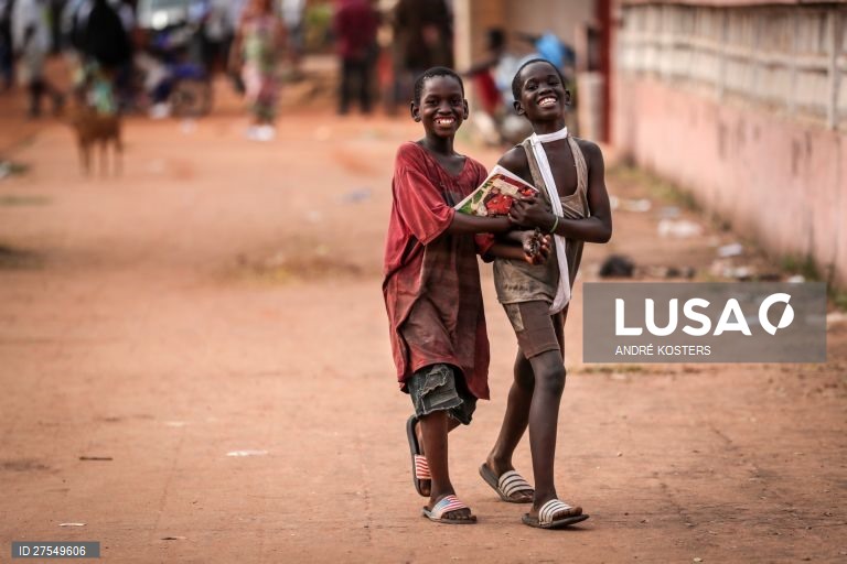 Espanha doa materiais à Guiné-Bissau para combater desnutrição de crianças