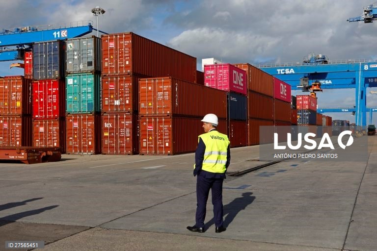 Importações aumentam 12% e exportações sobem 2,5% em maio