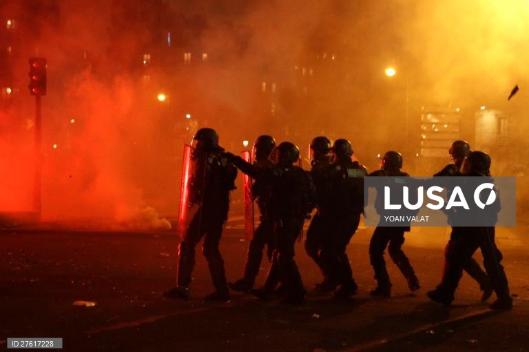 Mais de 250 mil nas ruas em Paris e sindicatos prometem mais protestos